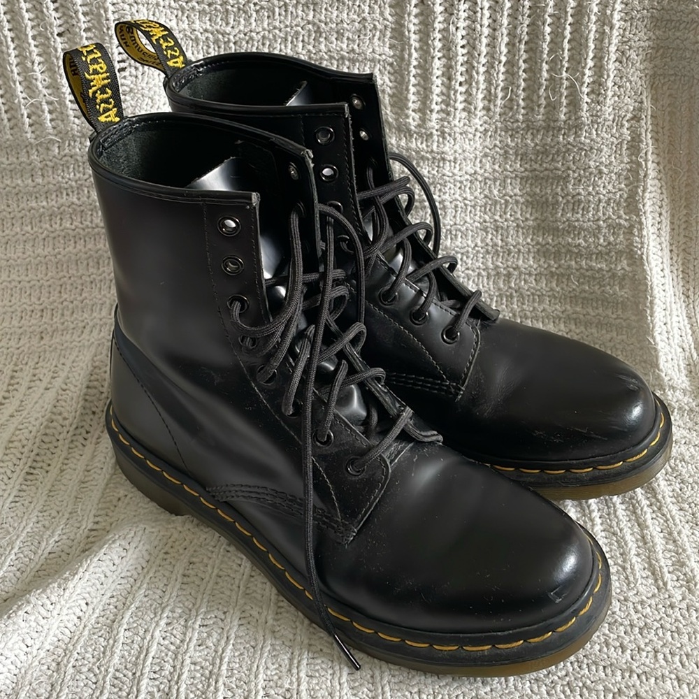 1460 Black Dr Marten Boots